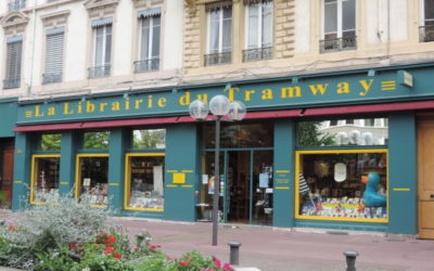 Si vous habitez Lyon, ou vous passez à Lyon, n&rsquo;hésitez pas à faire une petite pause au 92 rue de Moncey, à la librairie du Tramway.
