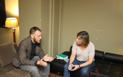 Rien de plus ennuyeux à son goût qu’un roman sans SF, fantasy ou horreur, dit-il en citant la chanson de Mary Poppins («spoonful of sugar helps the medicine go down», «c’est le morceau de sucre qui aide la médecine à couler»).