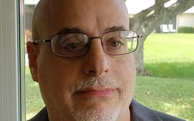 « Andrea Cort vit dans un monde très politique. Je pense qu&rsquo;Ayn Rand approuverait ce que le capitalisme ultralibéral a fait à certaines des planètes qu&rsquo;elle visite. Et vous savez quoi ? Pour ma part, je ne l&rsquo;approuve pas. »